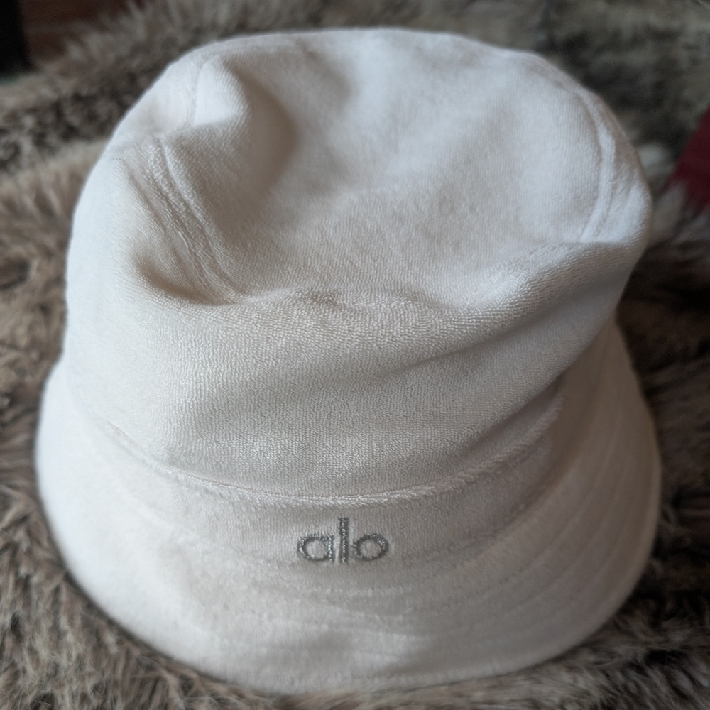 Alo Terry Beachside Bucket Hat White
